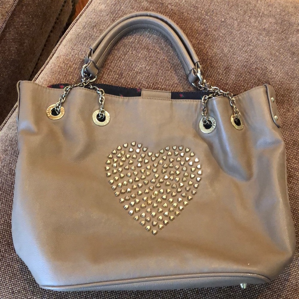 Betsy Johnson tan heart pocket book